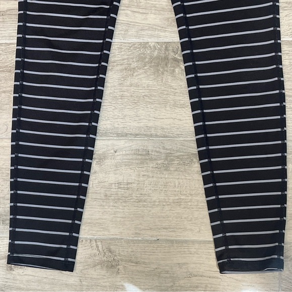 Athleta Black Gray Striped Leggings Running Stretch Ankle Workout Womens Size M - Picture 2 of 7